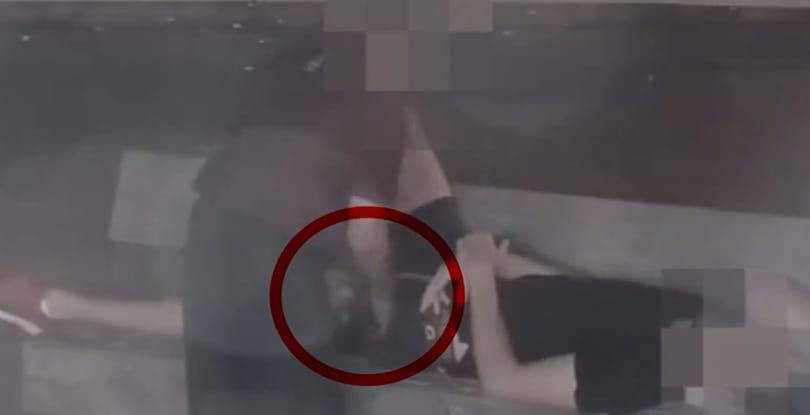 Videón, ahogy egy visszaeső tolvaj kirámol két padon szundító férfit a Móriczon