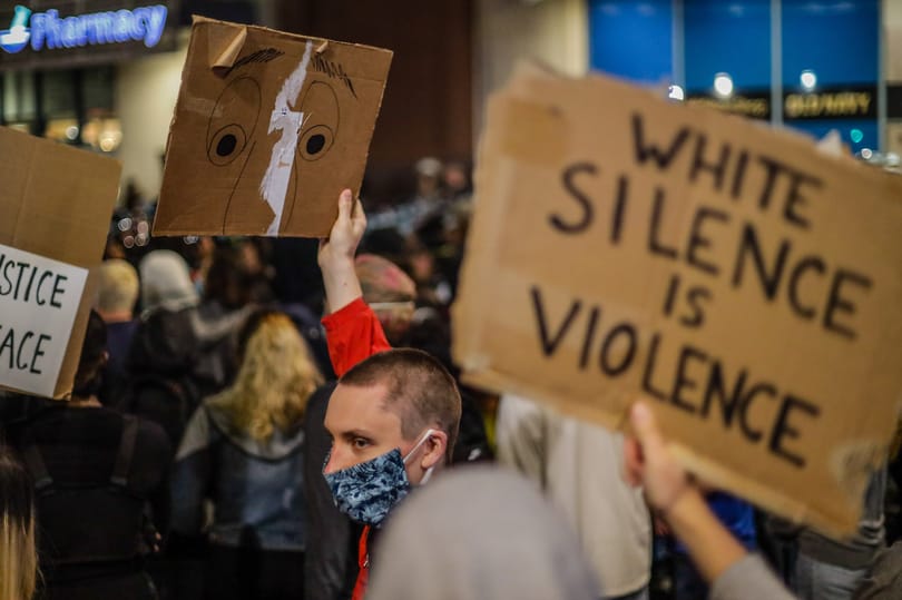 Kirúgták a Facebooktól a Trump posztjai miatt tiltakozó dolgozót