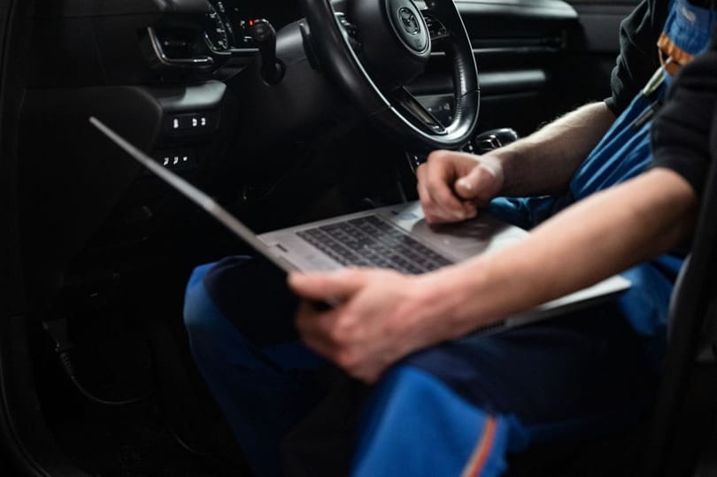 Elektromos autónál is könnyű belefutni egy tekert órájú példányba