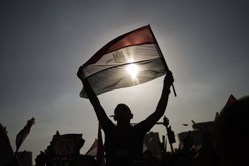 Egyiptom: a bukott elnök házi őrizetben, az új elnök letette az esküt