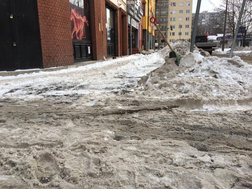 Havas utakra panaszkodnak a miskolciak, de a polgármester utcája tiszta – véletlen?