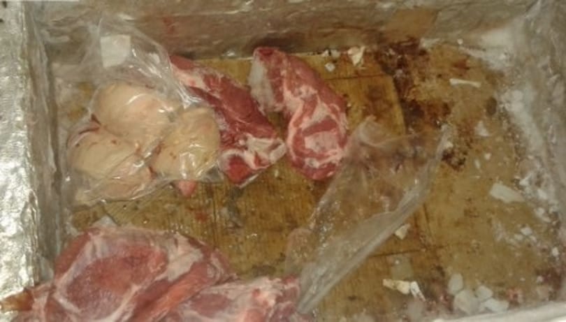 Több száz kilónyi veszélyes élelmiszert találtak egy fővárosi boltban