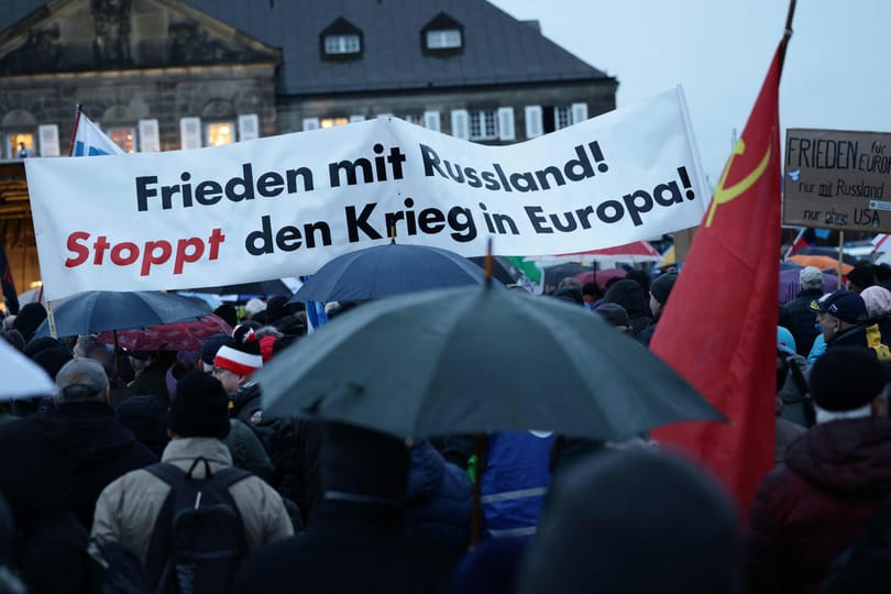 A német szélsőjobb az elégedetlenség hullámán tör ki a karanténból