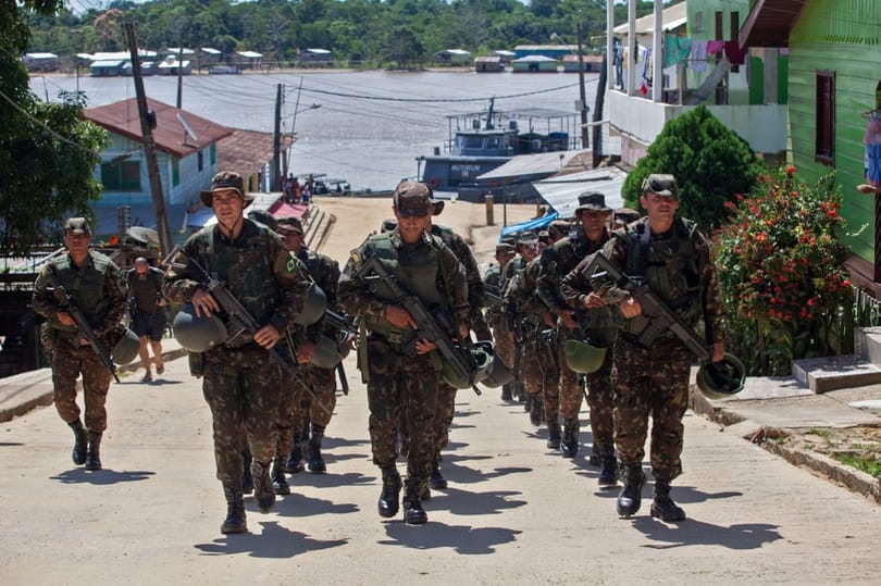 Több száz brit ejtőernyőst tiltottak el egy laktanyában rendezett orgia miatt a NATO éves balkáni hadgyakorlatától