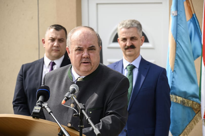 Az erdőkért felelős államtitkár a tűzifa kiszáradásával magyarázza a fakitermelés előrehozását