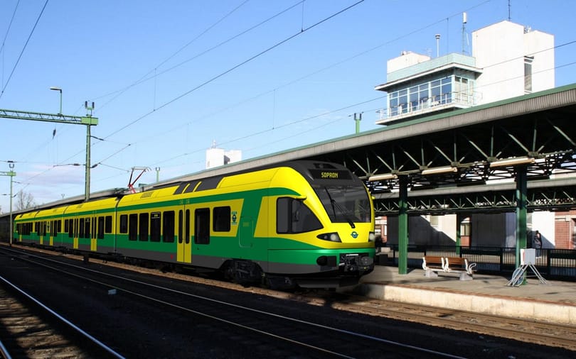 Sínen van az új FLIRT motorvonat