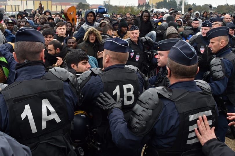 Háromezer embert akarnának kivinni ma a calais-i dzsungelből – videó, fotó