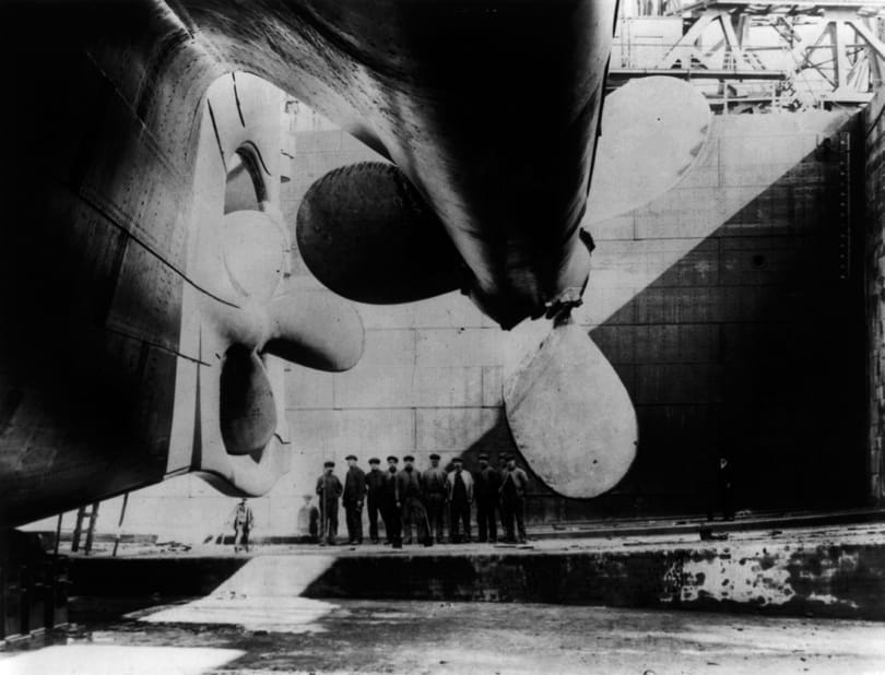 A Titanic hullámsírja felett emlékeztek 