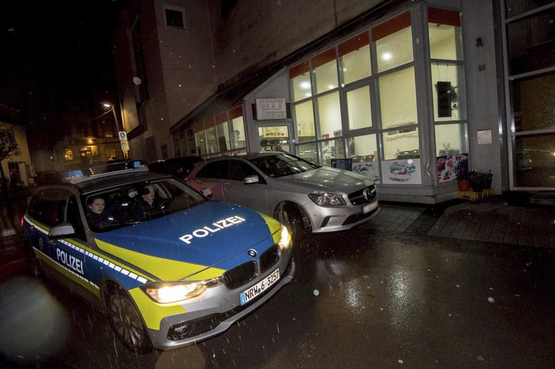 Késsel támadtak egy német polgármesterre