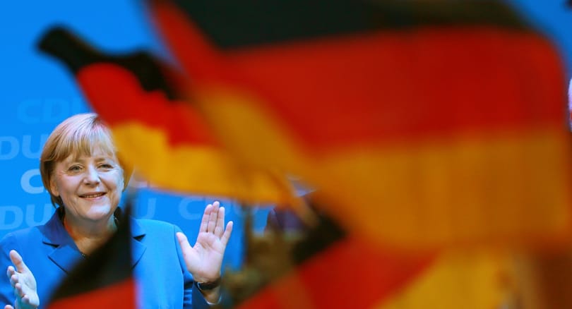 Angela Merkel, az imádkozó sáska új áldozatot keres