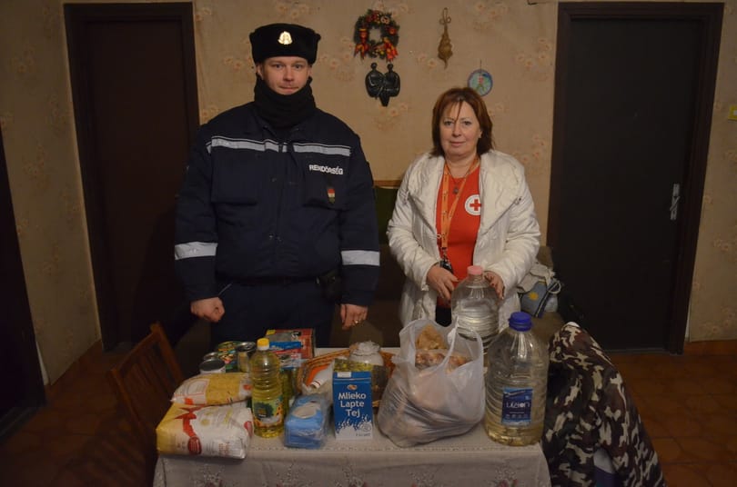 Már ivóvize sem volt az asszonynak, a rendőröktől kért segítséget