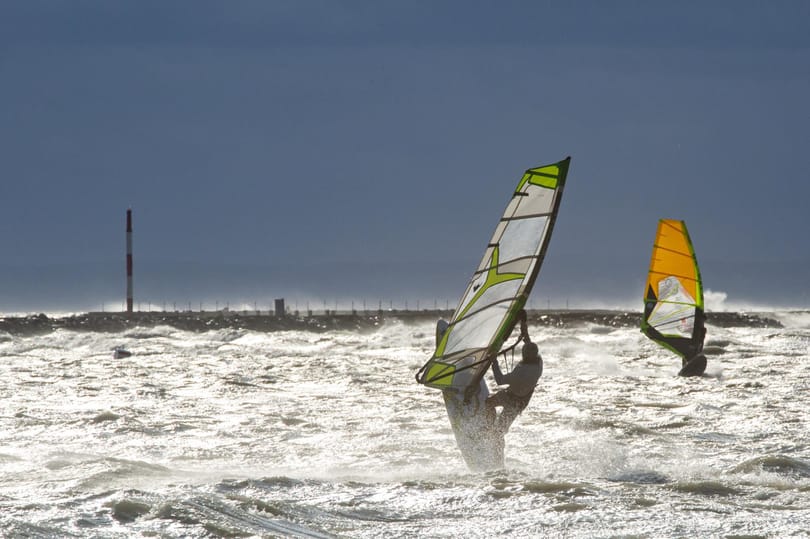 Kiteszörföst kellett kimenteni a Balatonból