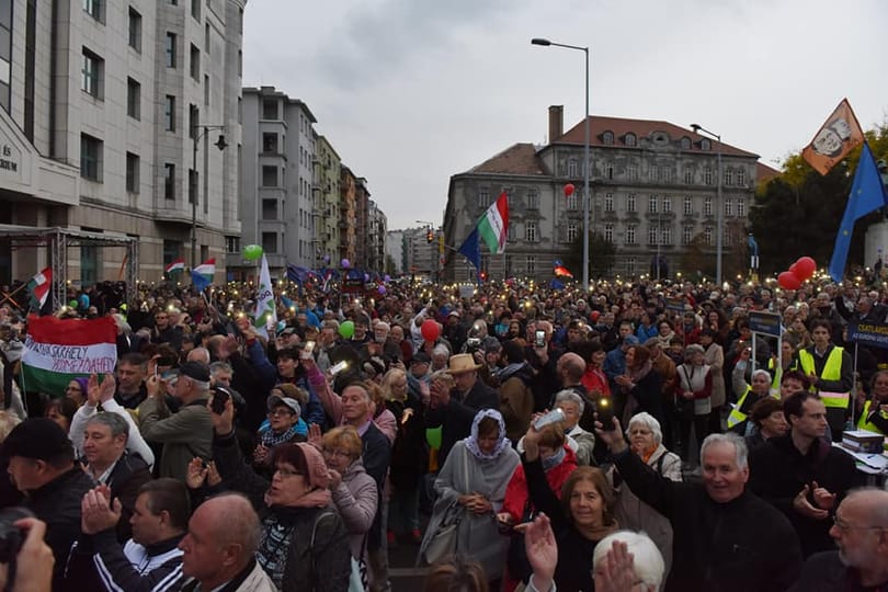Térképen mutatjuk, honnan golyózza ki a nagy ellenzéki tüntetéseket a kormány
