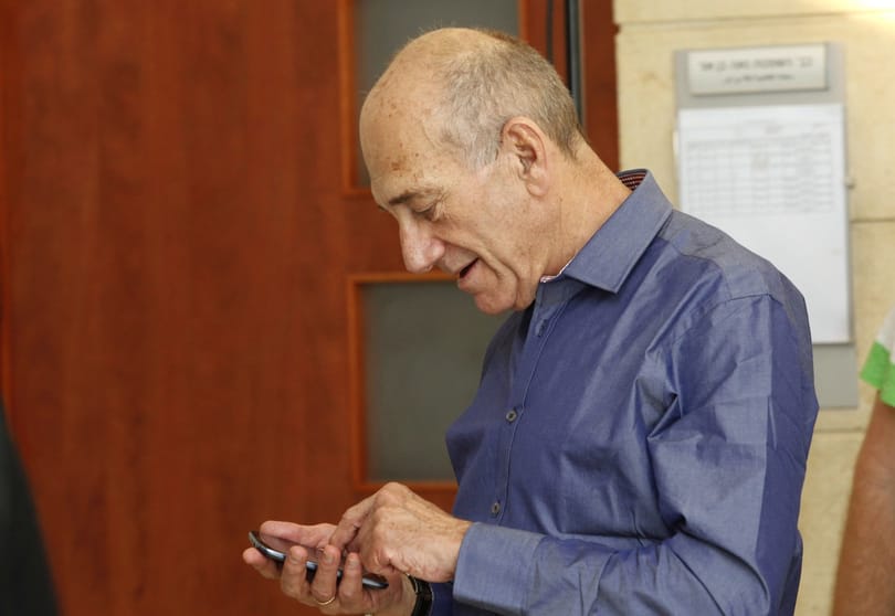 Olmert hétfőn börtönbe megy, de még bizonytalan, mikor szabadul
