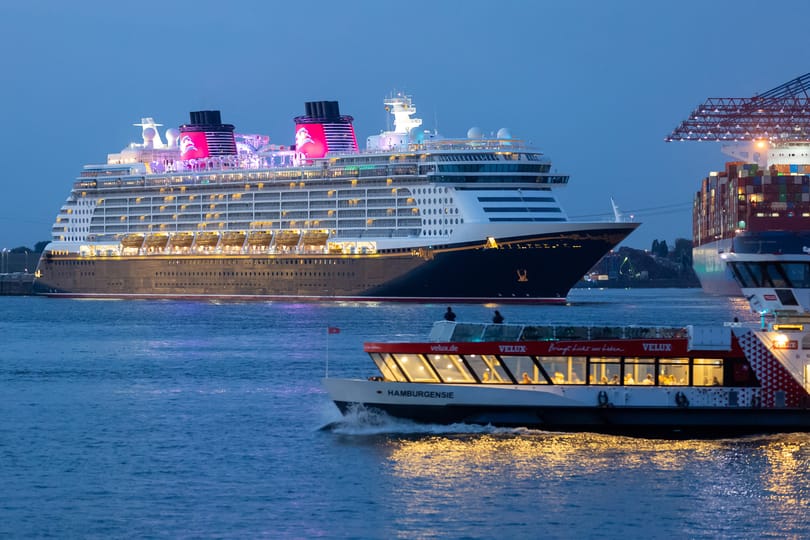 Baleset történt a Disney nyaralóhajóján, két embert kellett kimenteni a tengerből