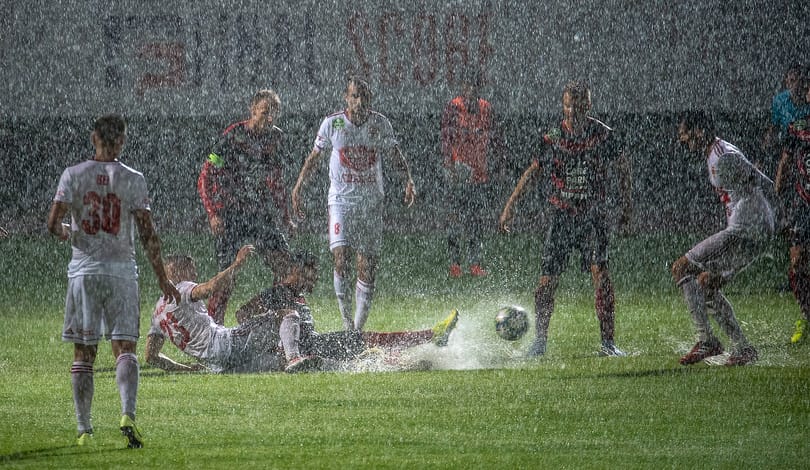 Már szotyizni is tilos a stadionokban