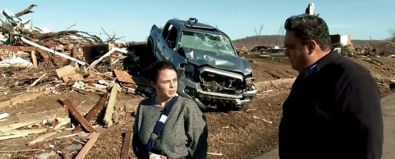 Anyát és gyerekeit a matraccal együtt a levegőbe repítette a tornádó – csodával határos módon életben maradtak
