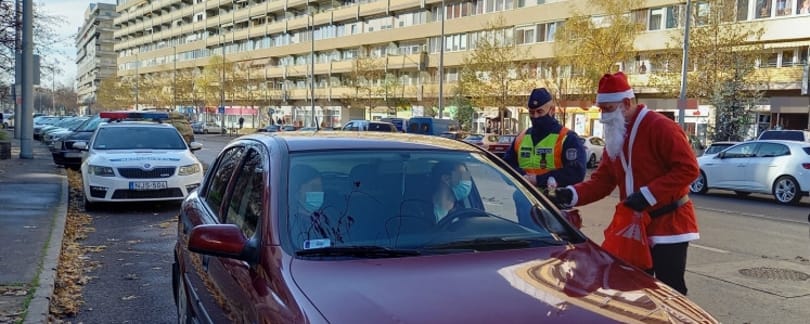 Kecskeméten a Mikulás is beszállt a közúti ellenőrzésbe