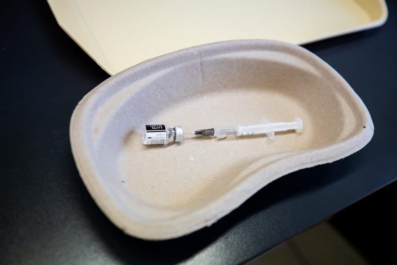 Az eddigi öt helyett akár hat adag vakcinát is kinyerhetnek a Pfizer/BioNTech ampulláiból