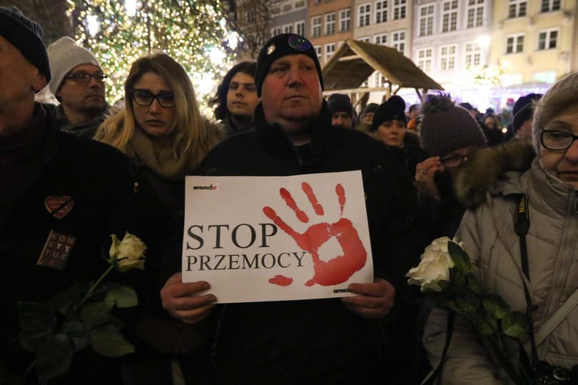 Lemondott az a lengyel politikus, aki gyűlöletkampányt irányított bírák ellen