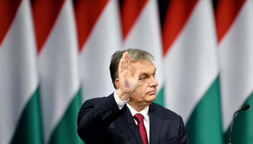 Orbán: Lebegjünk, mint a pillangó és szúrjunk, mint a méhecske