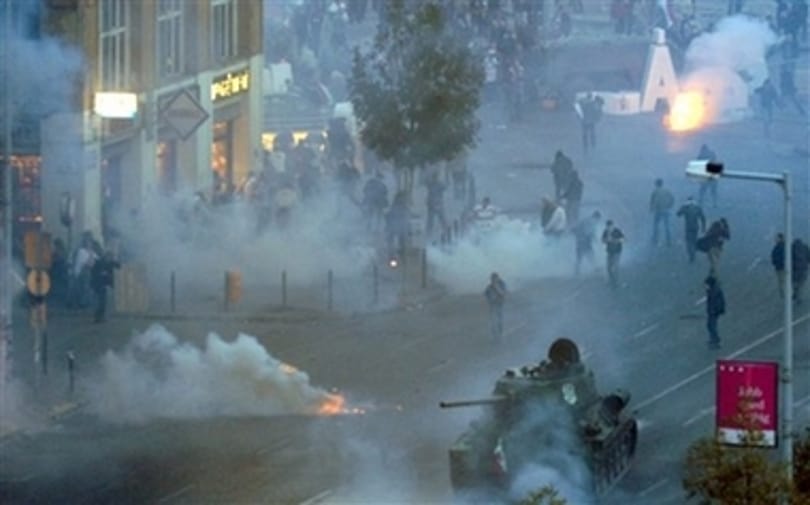 A 2006-os rendőri túlkapások újabb áldozatait kárpótolja a kormány
