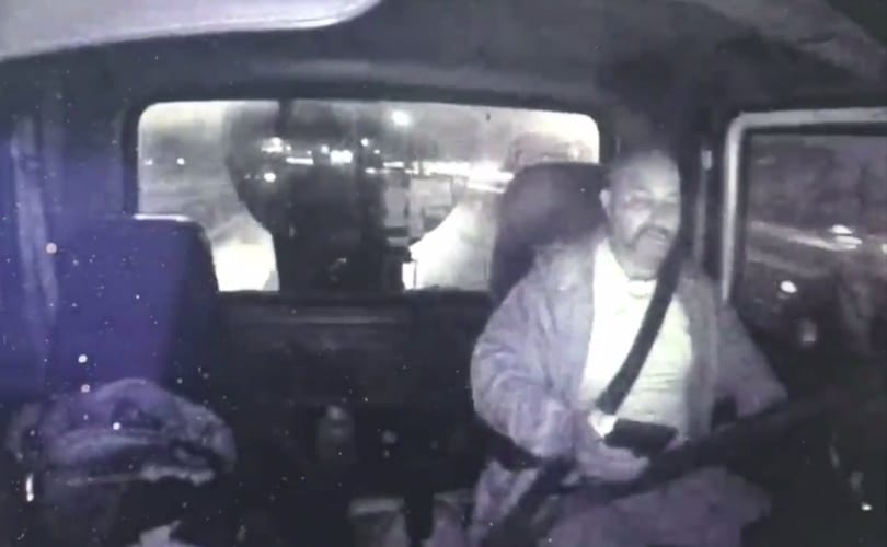 Vezetés közben mobilozott a kamionsofőr, csúnya vége lett – videó