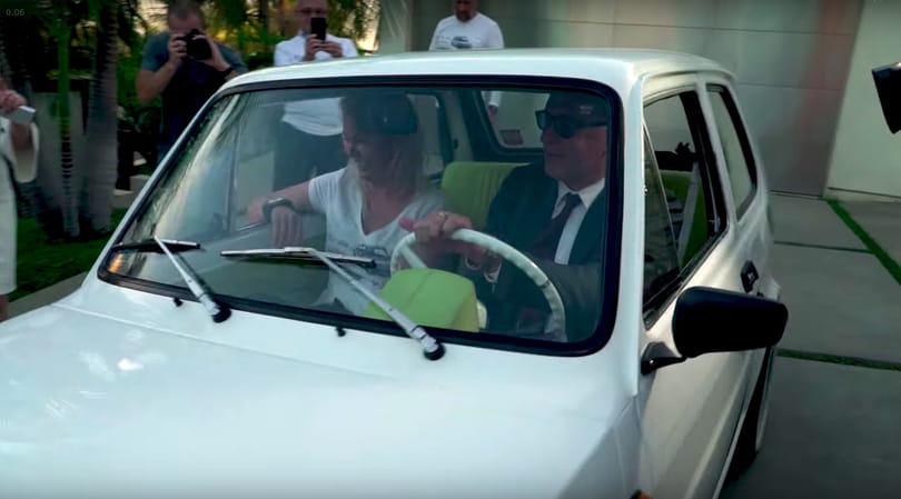 Így hajtotta meg az ajándék Kispolszkiját Tom Hanks – videó
