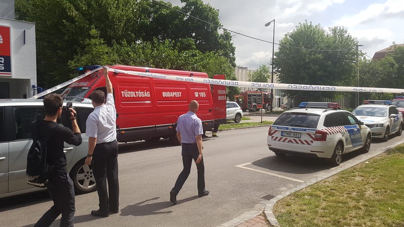 Nagy területet kiürített a rendőrség az angyalföldi tűz miatt - videó