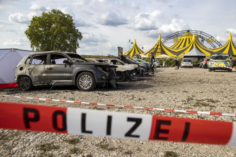 Kisrepülő csapódott egy duisburgi cirkusz parkolójába