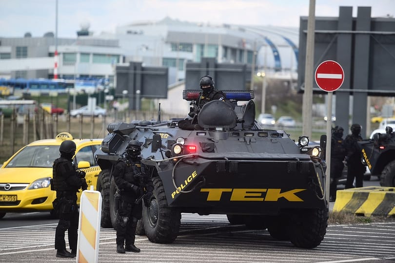 Ha ez alapján nem ismer fel egy terroristát, akkor sehogy!