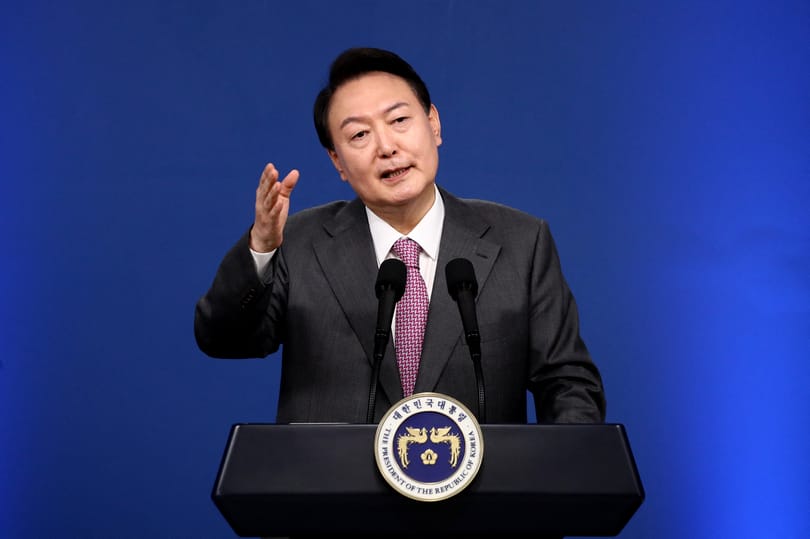 Újságírókkal barátkozik, és ellenfelei szerint sámánokra hallgat Dél-Korea új elnöke