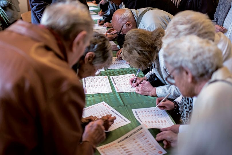 107 ezren melóznak ingyen a Fidesznek