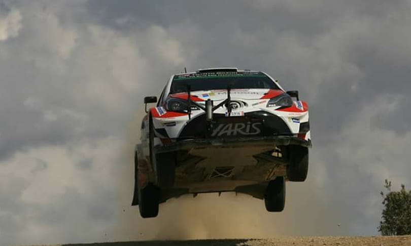 Látványos videó: ugrató WRC raliautó trafál el egy drónt