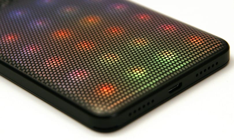Mit tud a 60 ezer forintos telefon, melyen akár 39 LED is villog egyszerre?