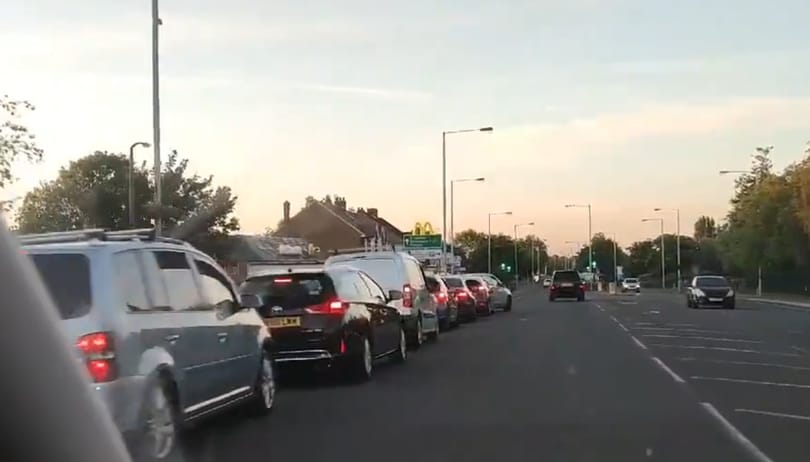 Brutális dugót okozott a McDonald's újranyitása Watfordban