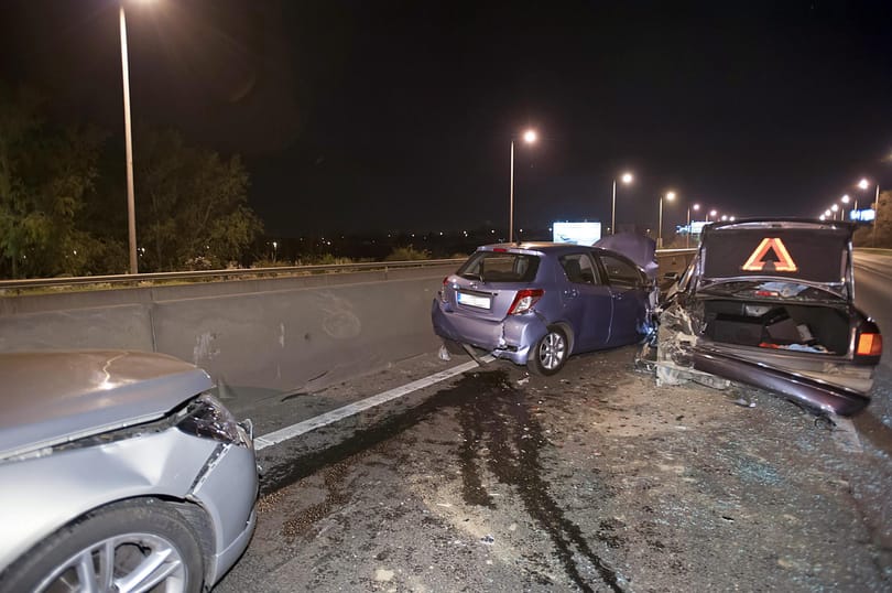 Fotó: három kocsi tört össze az M1-es és M7-esen