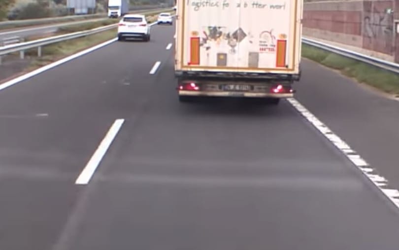 Kiderült: ők ellenőriztek a civil, kék lámpás autóból az M7-esen