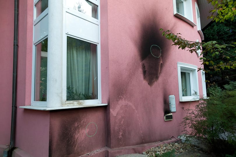 Molotov-koktélt dobtak egy budapesti házra