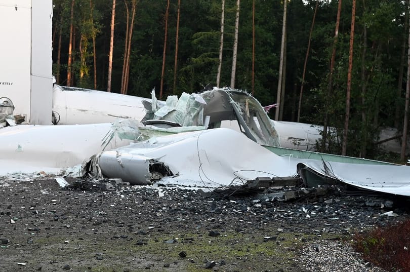 Órákkal az átadás előtt összedőlt egy 239 méteres szélturbina – videó