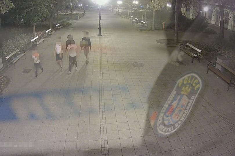 Öt, 11 és 14 év közötti gyerek rugdosott meg és rabolt ki egy hajléktalant Kecskeméten
