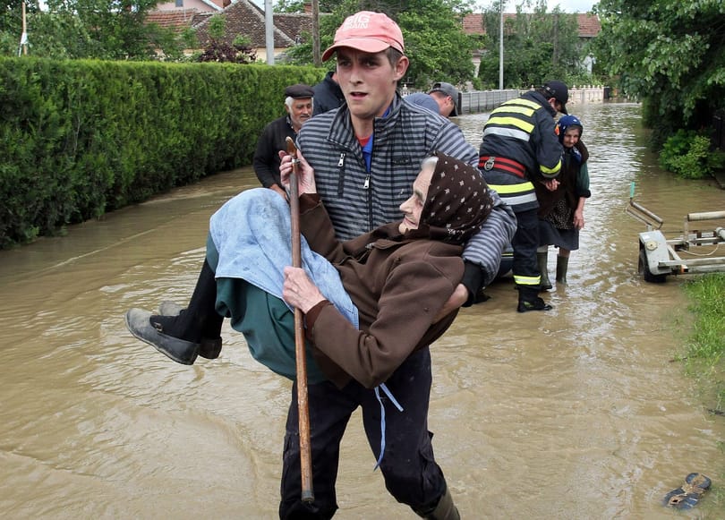Elhullott állatok mindenütt, termőföldek víz alatt - Szerbiában nagy a baj