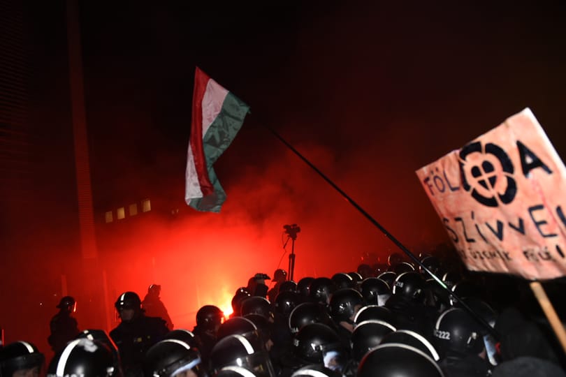 Pert vesztett a TV2, mert randalírozóknak és bűnözőknek mutatta a rabszolgatörvény ellen tüntetőket