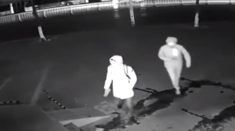 Téglával indultak betörni a kirakatot, ami azután történt, arra egyikük sem számított – videó