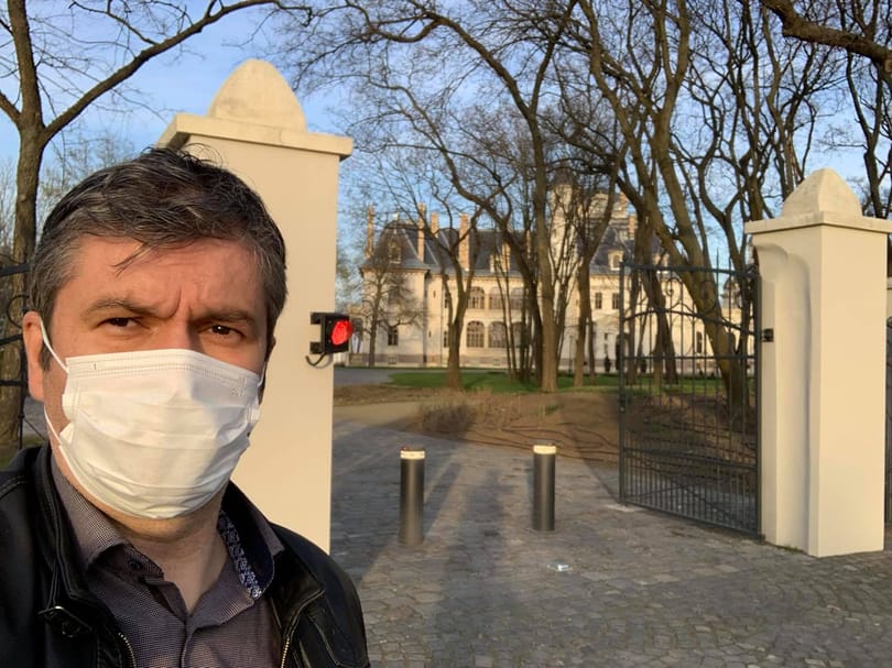 Hadházy feljelentést tett a rendőrségen, mert szerinte Tiborcz turai kastélyszállója vendégeket fogad