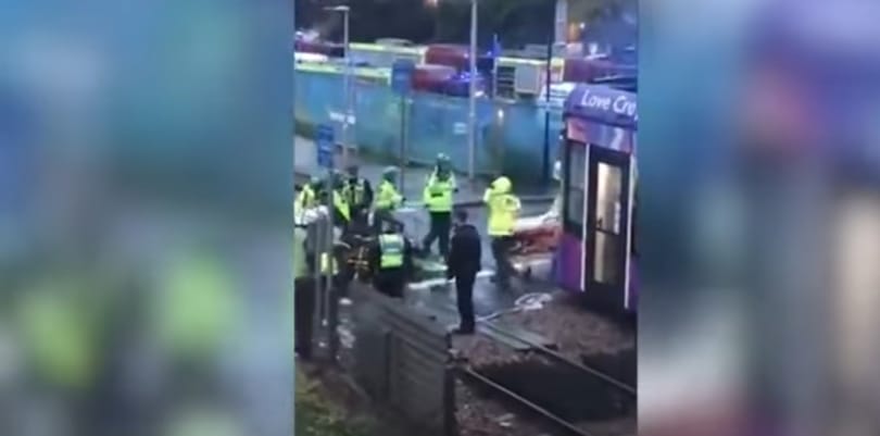 Durva villamosbaleset Londonban, rengetegen megsérültek