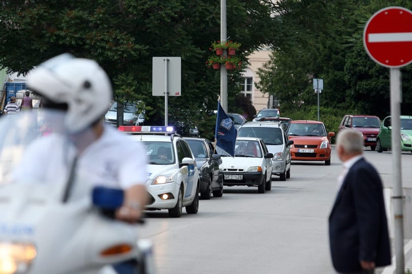 Autók százaival vonultak fel a vidéki tüntetők