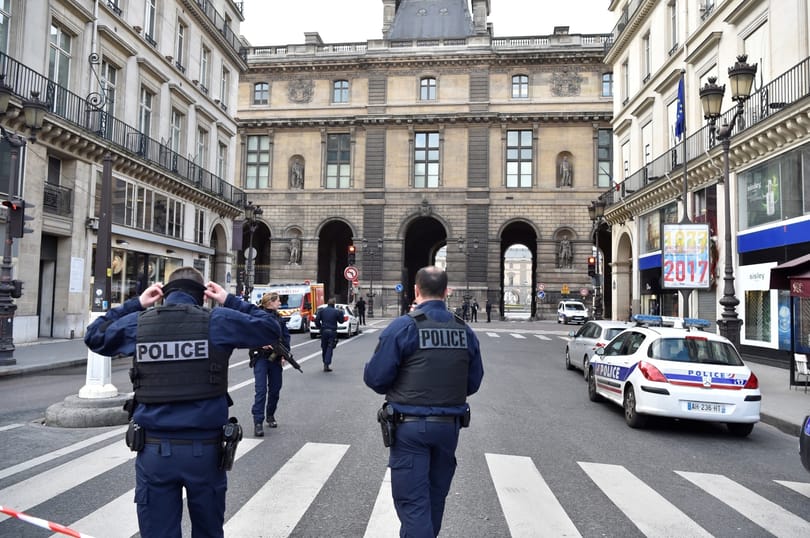 Egy 29 éves egyiptomi támadhatott a Louvre Múzeumnál