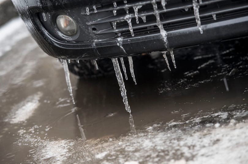 Délelőtt ónos esőre és ködre figyelmeztetnek, éjjel jöhet a havazás