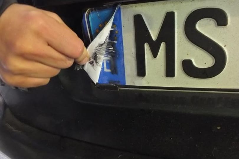 Minimál módszerrel akart kivinni az országból egy vélhetően lopott autót egy férfi